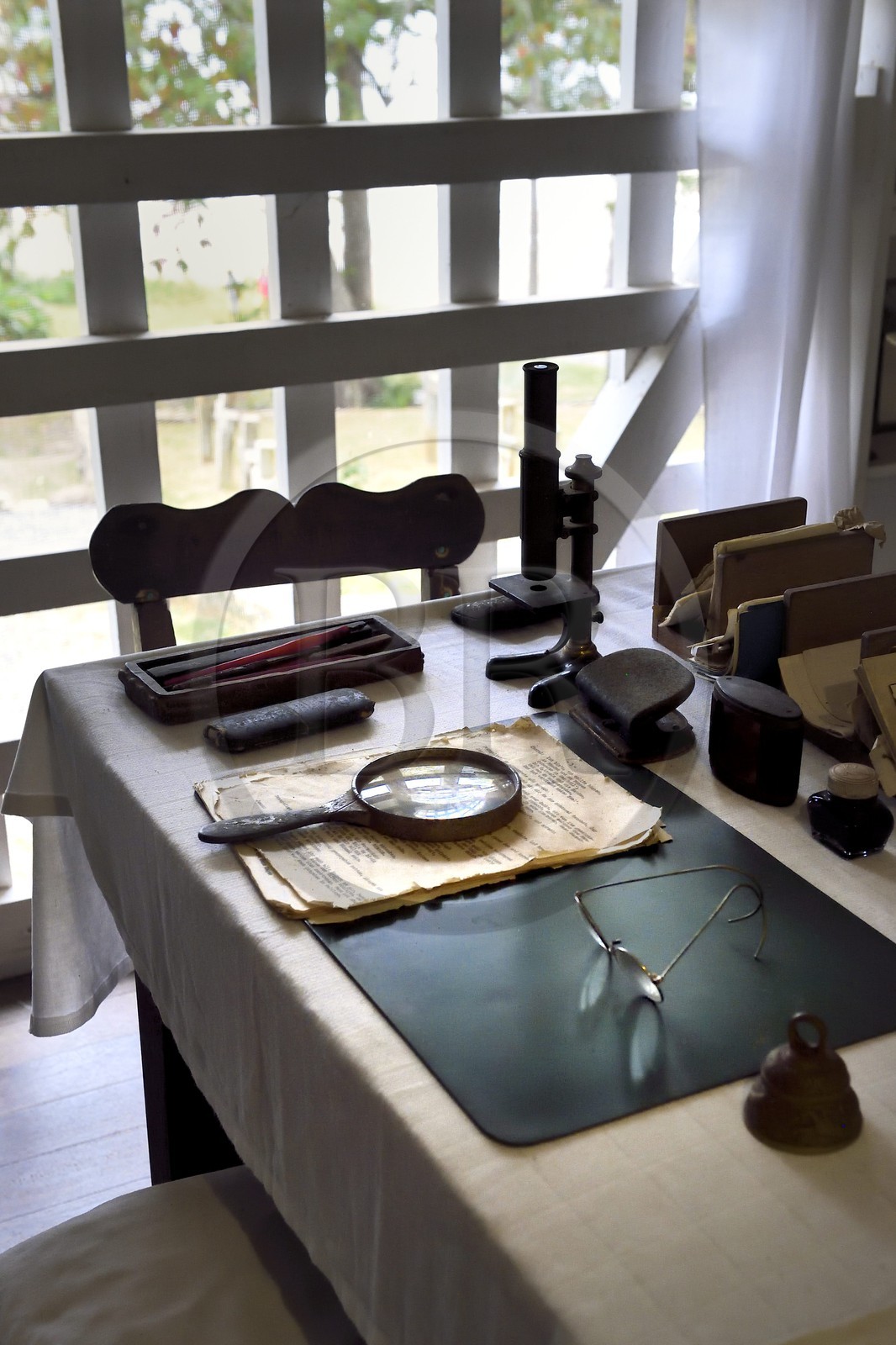 Gabon, Province du Moyen-Ogooué, Lambaréné, l'ancien Hopital Albert Schweitzer devenu musée, le bureau privé d'Albert Schweitzer tel qu'il était le jour de son décès