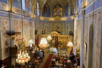 France, Corse-du-Sud (2A), Cargèse, église Saint Spyridon grecque catholique de rite oriental, messe de la fête du basilic (exaltation de la Sainte-Croix) par l’archimandrite Athanase