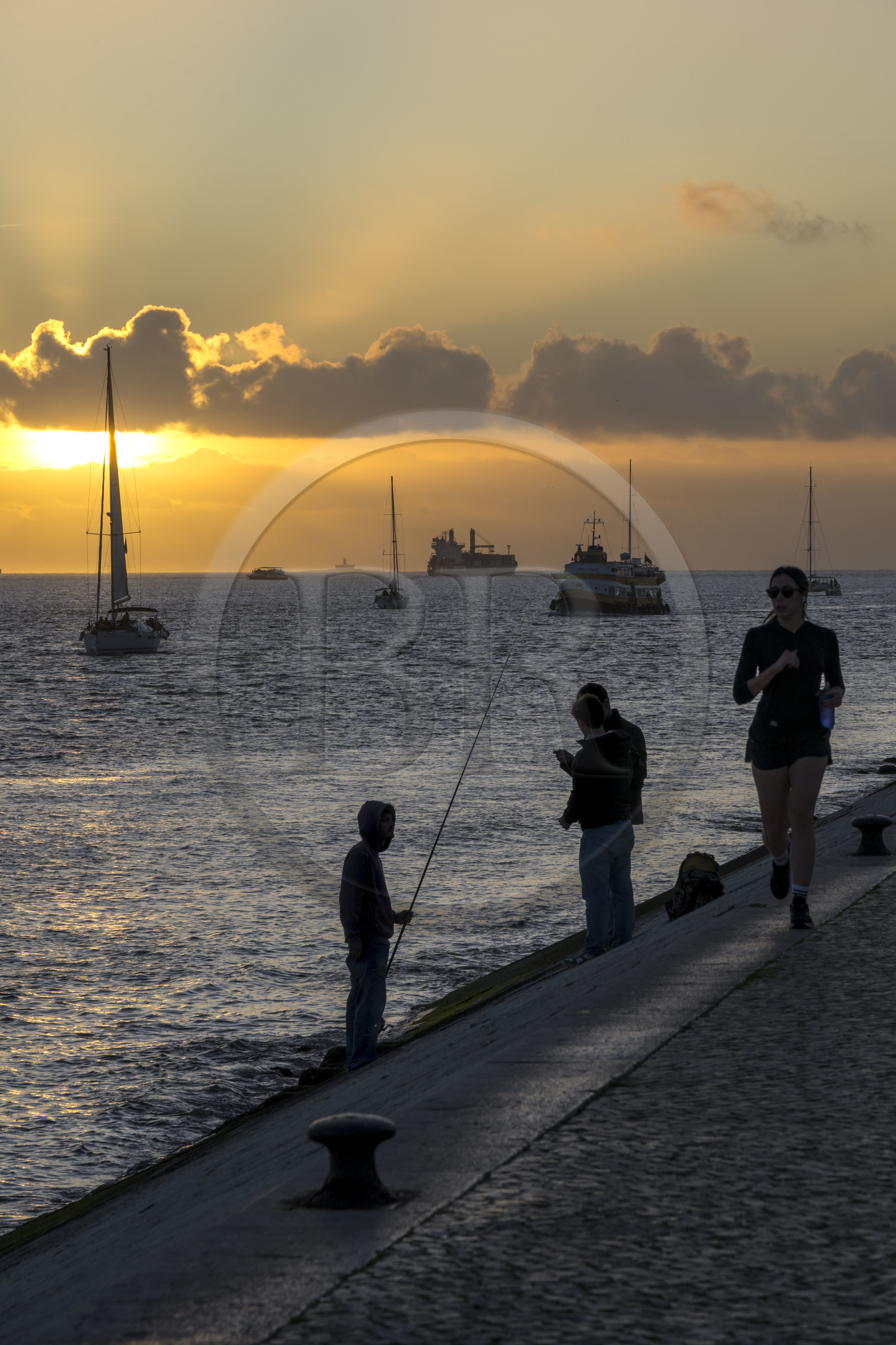 Portugal, Lisbonne, quartier de Belem, les rives du Tage vers le Ponte 25 de Abril