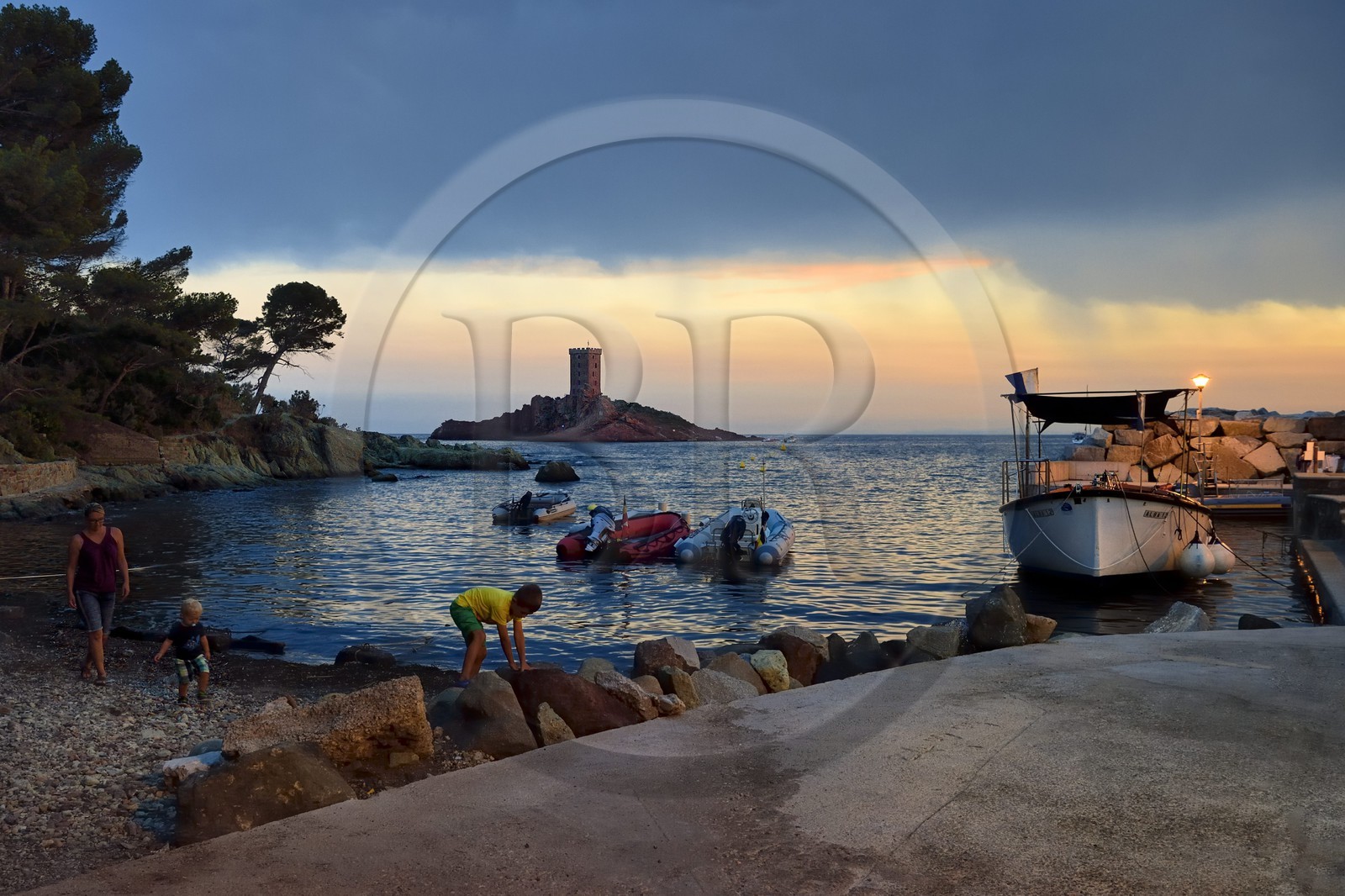 France, Var, Agay area next to Saint-Raphael, Massif de l'Esterel (Esterel Massif), the Corniche d'Or, the Poussai port and the ile d'Or island tower next to the Dramont cape