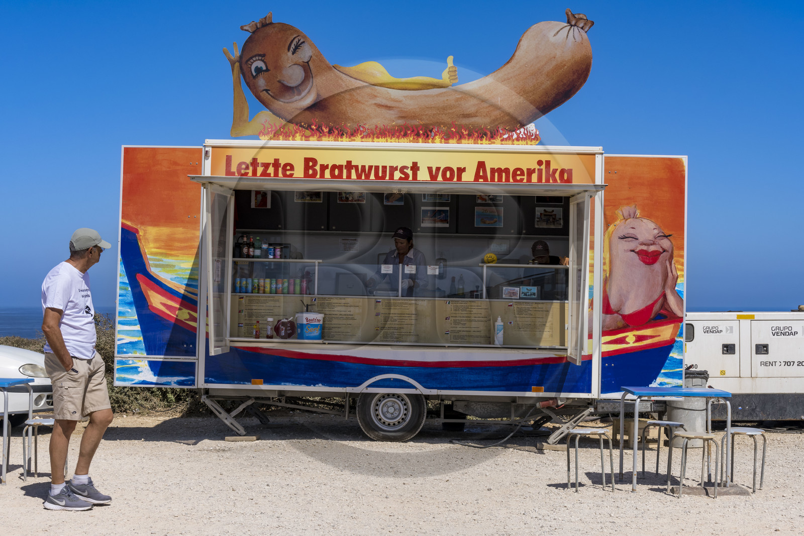 Portugal, Algarve, Sagres, Cap Saint Vincent (Cabo de Sao Vicente), le snack Letzte Bratwurst vor Amerika