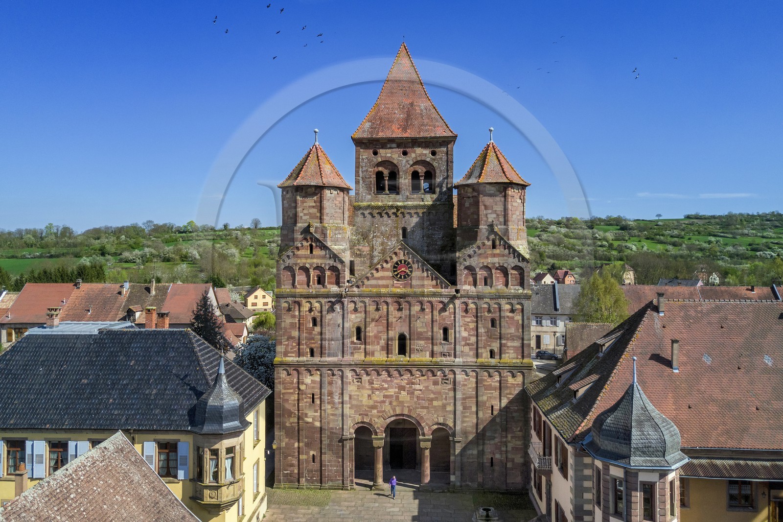 France, Bas Rhin (67), Marmoutier, l'église abbatiale romane du VIème siècle, façade occidentale en grès rouge des Vosges (vue aérienne)
