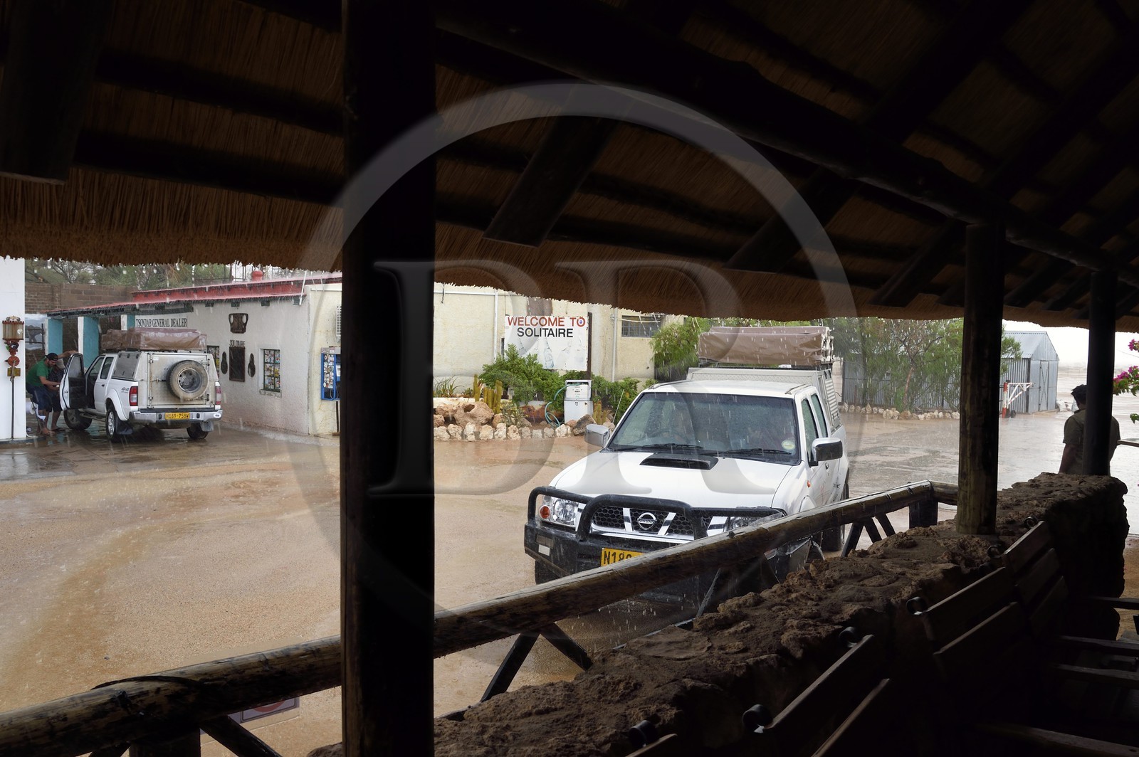 Namibie, région de Khomas, désert du Namib à l'Est du parc national Namib Naukluft, station essence de Solitaire