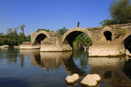 France, Hérault (34), le pont romain de Saint-Thibéry permettait à la voie Domitienne de franchir le fleuve Hérault