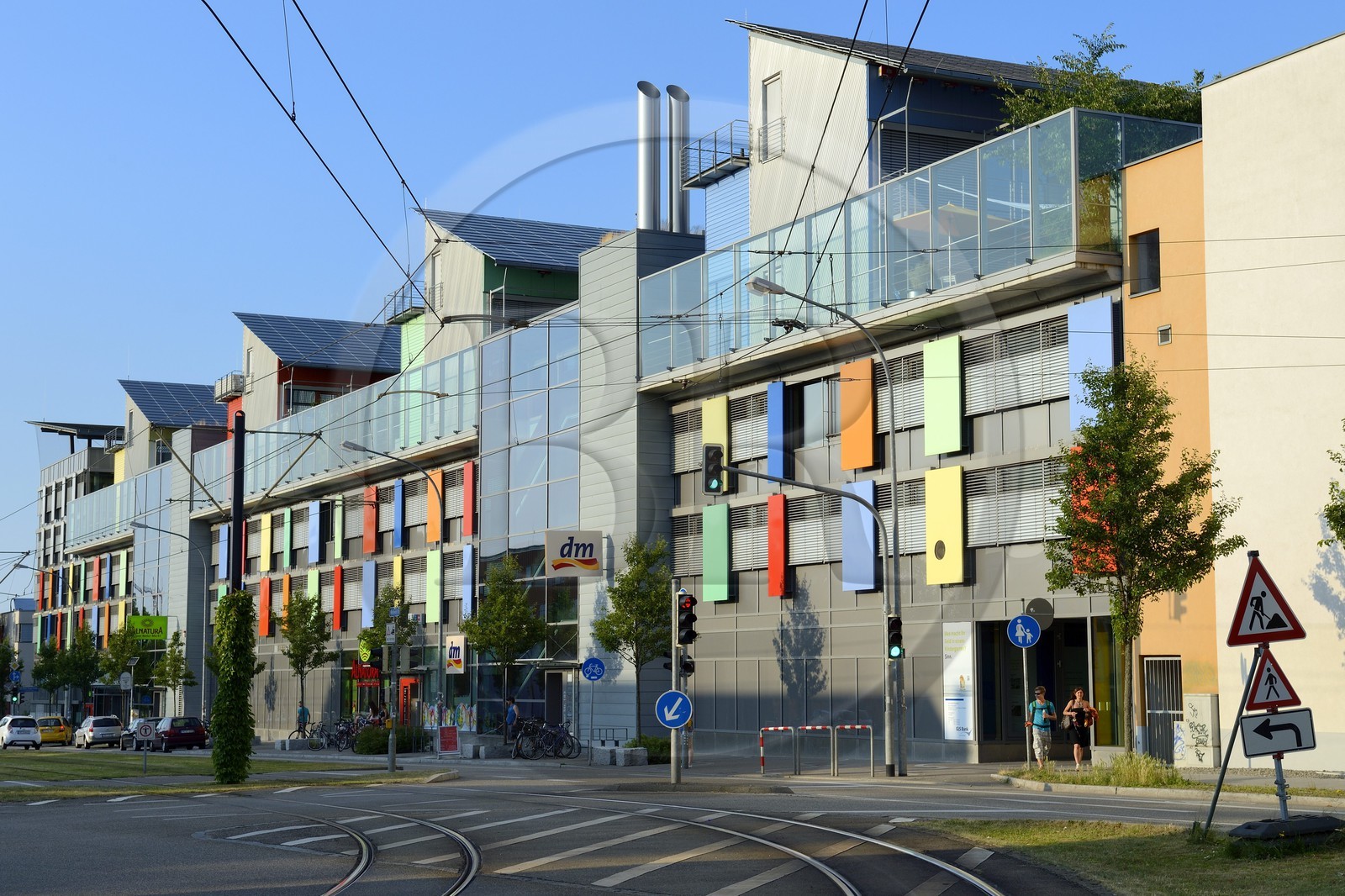 Allemagne, Bade-Wurtemberg, Fribourg en Brisgau, quartier Vauban, immeuble appelé Bateau solaire (Sonnenschiff) de la Cité Solaire au pied du Schlierberg, architecte Rolf Disch