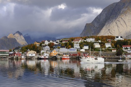 Norvège, Nordland, Iles Lofoten, ile de Moskenesoy, le village de pêcheurs de Reine