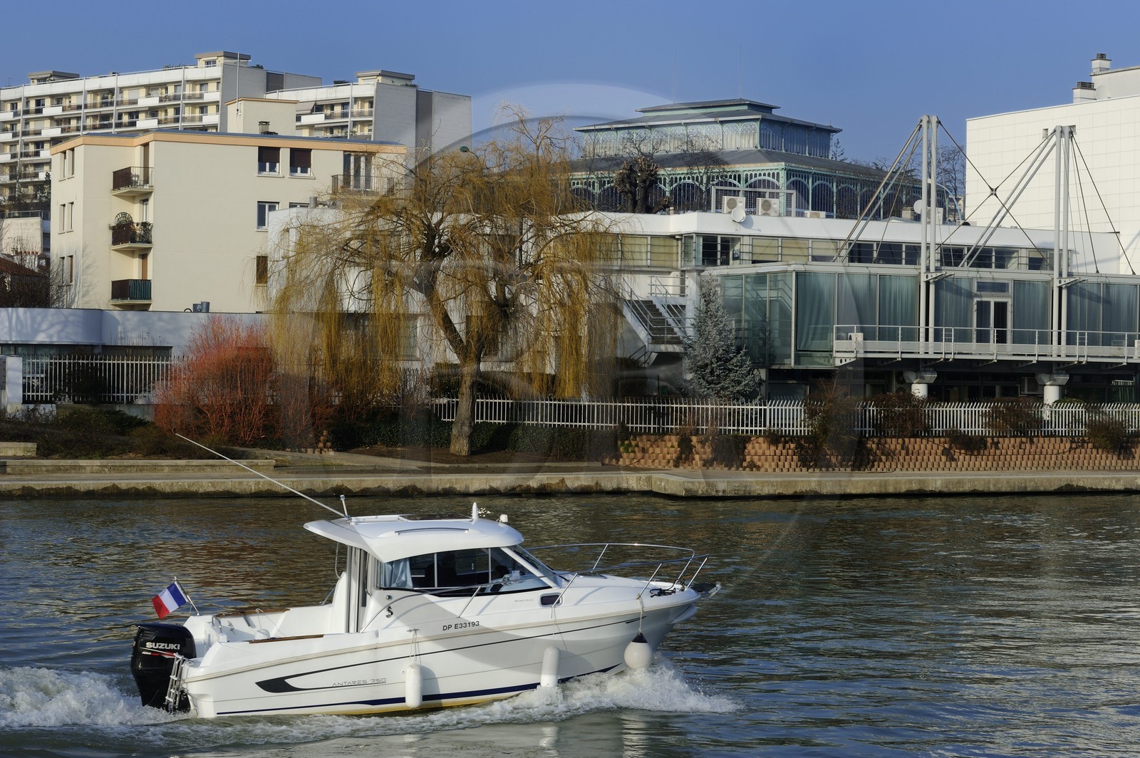 France, Val-de-Marne (94), Nogent-sur-Marne, le Pavillon Baltard vu depuis les bords de Marne