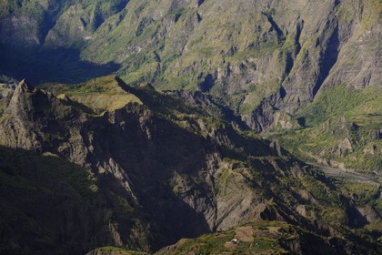 France, Ile de la Reunion, le cirque de Cilaos, classé Patrimoine Mondial de l'UNESCO (vue aérienne)