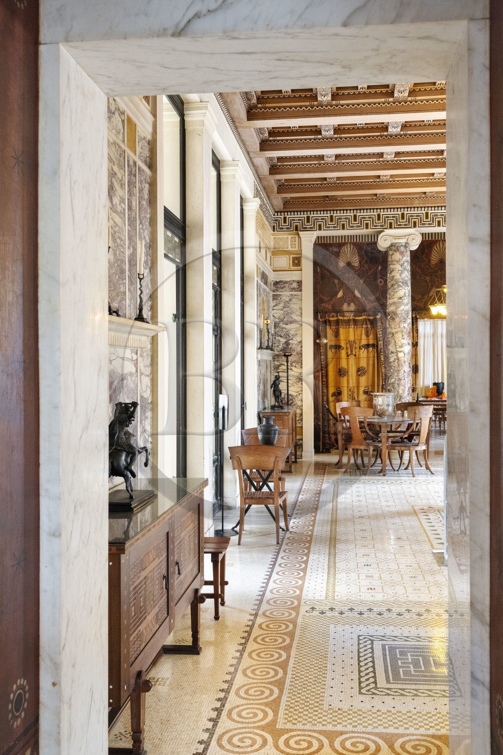 France, Alpes-Maritimes (06),  France, Alpes Maritimes (06), Beaulieu sur Mer, villa Kerylos de style neo-grec construite en 1908 par architecte Emmanuel Pontremoli, l'Andron ou salon des hommes dont les murs sont revetus de marbres d'Italie