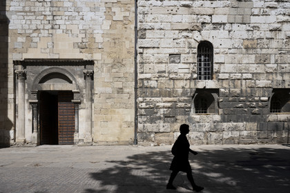 France, Bouches-du-Rhône (13), Aix en Provence, Cathedrale Saint Sauveur (XIIe au XVIe siecle), réemploi d'un mur du forum gallo-romain