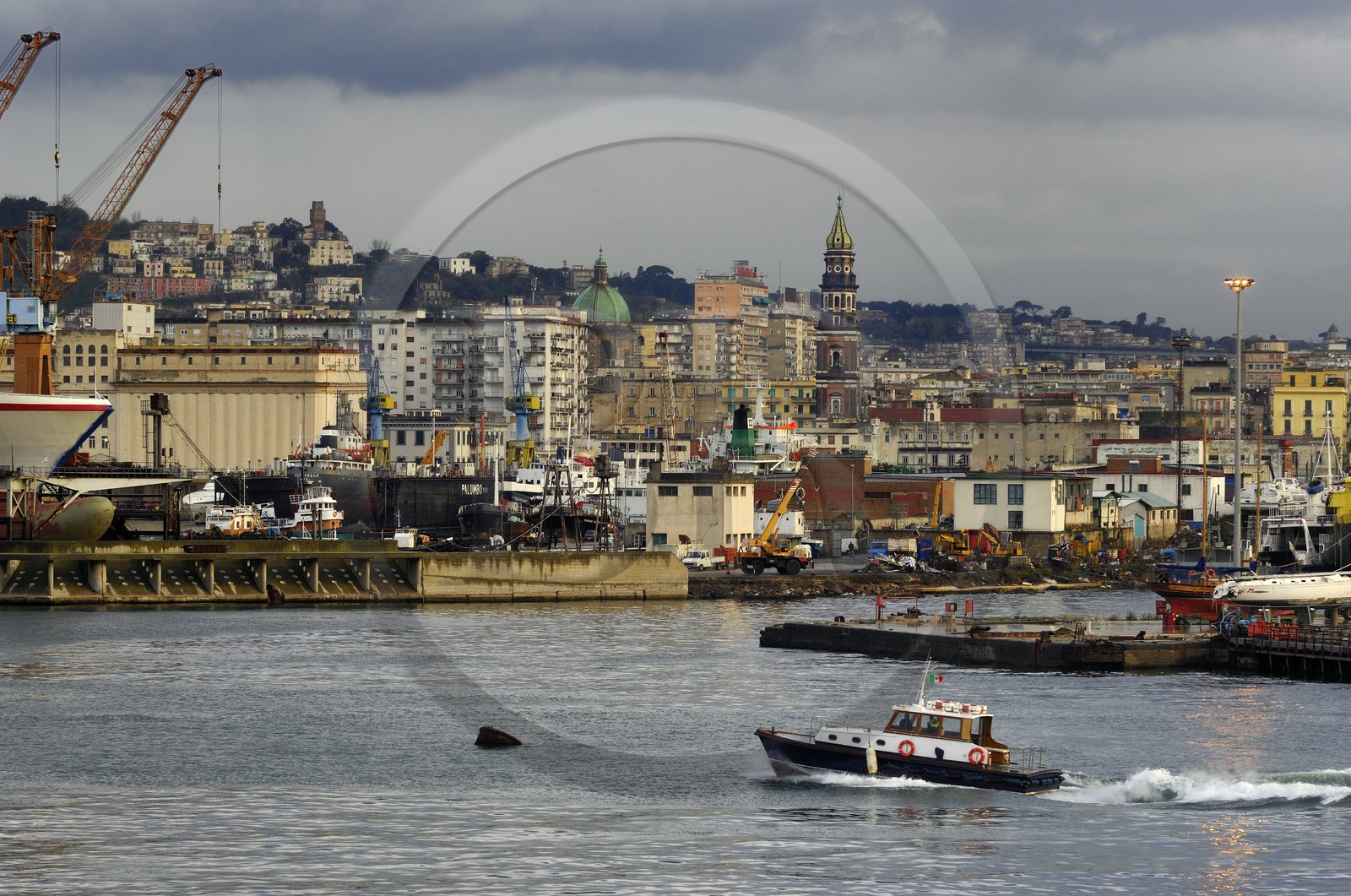 Italie, Campanie, Naples, centre historique classé Patrimoine Mondial de l'UNESCO, le port