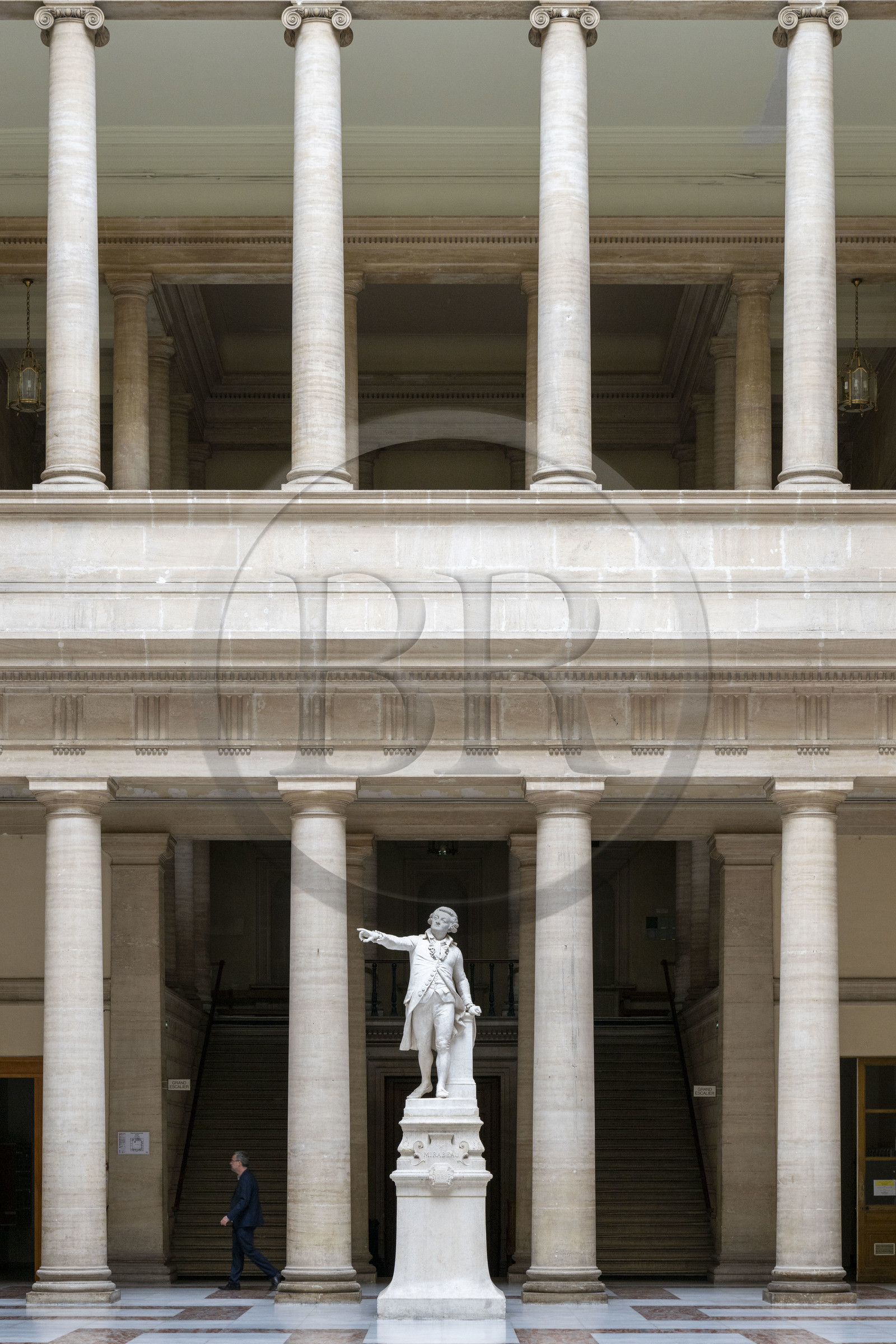France, Bouches-du-Rhône (13), Aix en Provence, Palais de justice, Cour d'appel, statue de Mirabeau dans la salle des pas perdus du palais Verdun