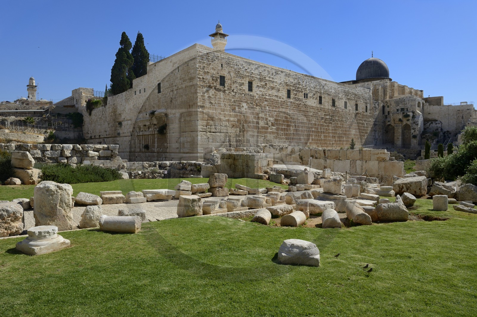 Israel, Jerusalem, holy city, the old town listed as World Heritage by UNESCO, the Temple Mount seen from the Davidson Center, west and south retaining walls of the Temple built by Herod the Great and the Al-Aqsa mosque