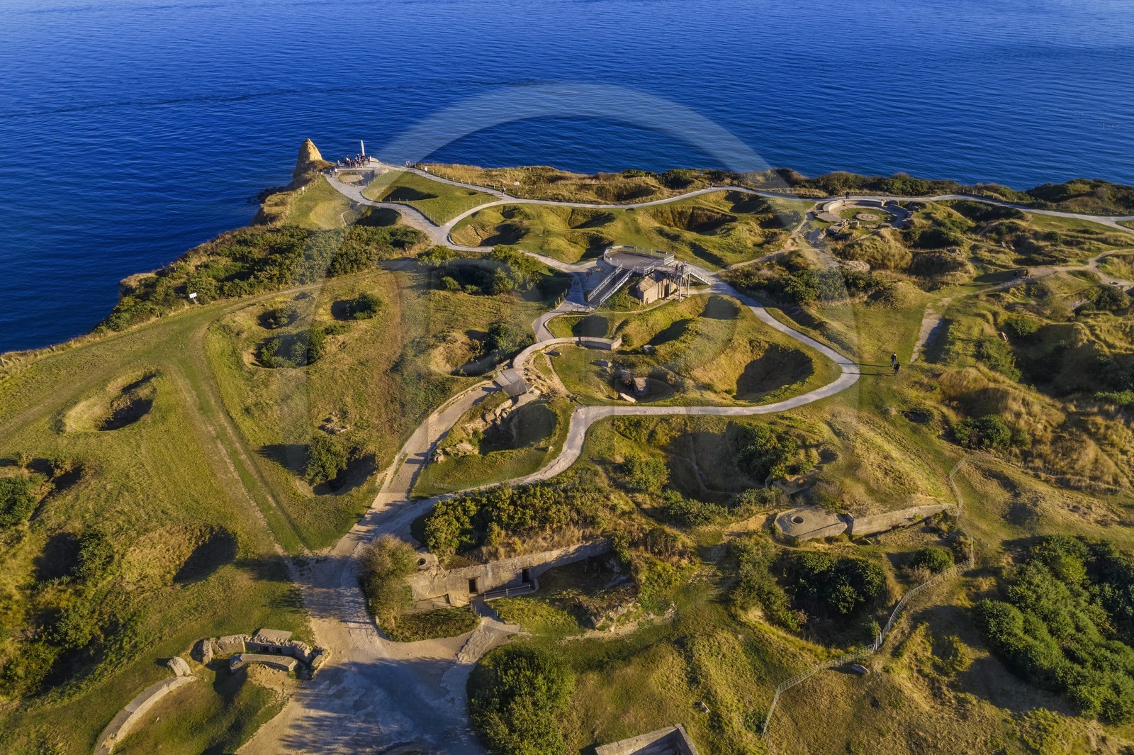 France, Calvados (14), Cricqueville-en-Bessin, la Pointe du Hoc, ruines des fortifications allemandes et les trous d'obus du débarquement du 6 juin 1944 lors de la seconde guerre mondiale (vue aérienne)