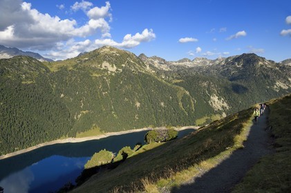 France, Hautes Pyrenees, Saint Lary Soulan and Vielle-Aure, hike on a variant of the GR10 between the Portet pass and the Bastan lakes on the edge of the Neouvielle nature reserve, the Oule lake
