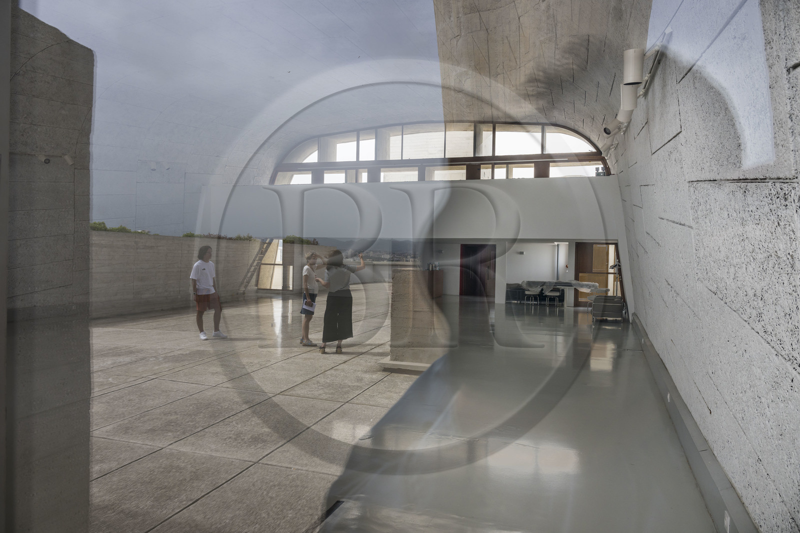 France, Bouches-du-Rhône (13), Marseille, oeuvre architecturale de Le Corbusier, classée Patrimoine Mondial de l'UNESCO, la Cité Radieuse par l'architecte Le Corbusier, le centre d'art MAMO créé par l'artiste Ora Ito dans l'ancienne salle de sport sur le toit-terrasse