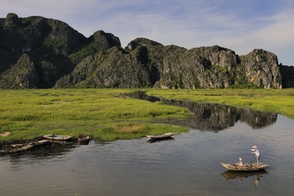 Vietnam, province de Ninh Binh, région surnommée la baie d'Halong terrestre, réserve naturelle de Van Long et ses paysages karstiques