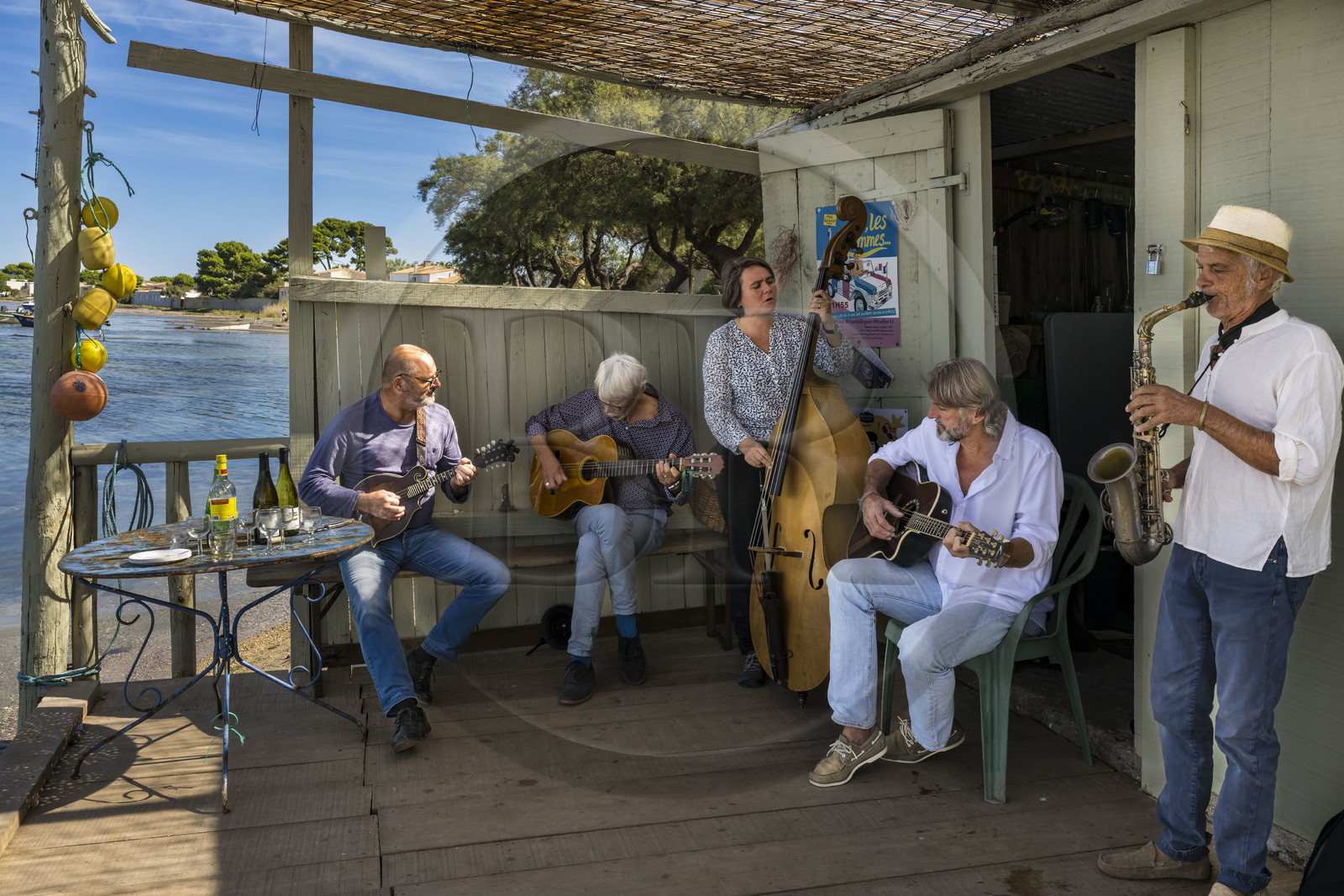 France, Herault, Sete, Pointe du Barrou on the banks of the Etang de Thau, the music group Au Bois de mon cœur which reinterprets the songs of Georges Brassens, it is led by the Sète fisherman Jean-Louis Lambert on vocals and guitar, Georges Cabaret on solo guitar, Guy Blanc dit Guet on alto sax, Denis Benito on bluegrass mandolin and Tatiana on double bass