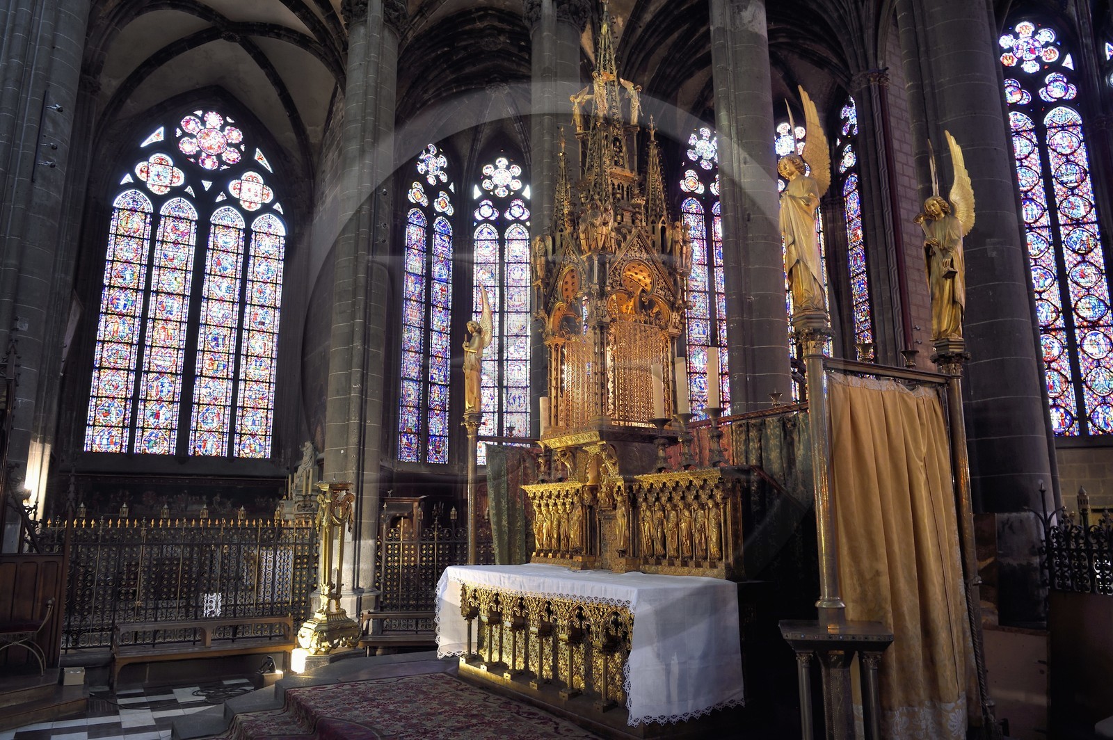 France, Puy-de-Dôme (63), Clermont-Ferrand, cathédrale Notre-Dame de l'Assomption du XIIIe siècle, maître-autel dessiné par Viollet-le-Duc
