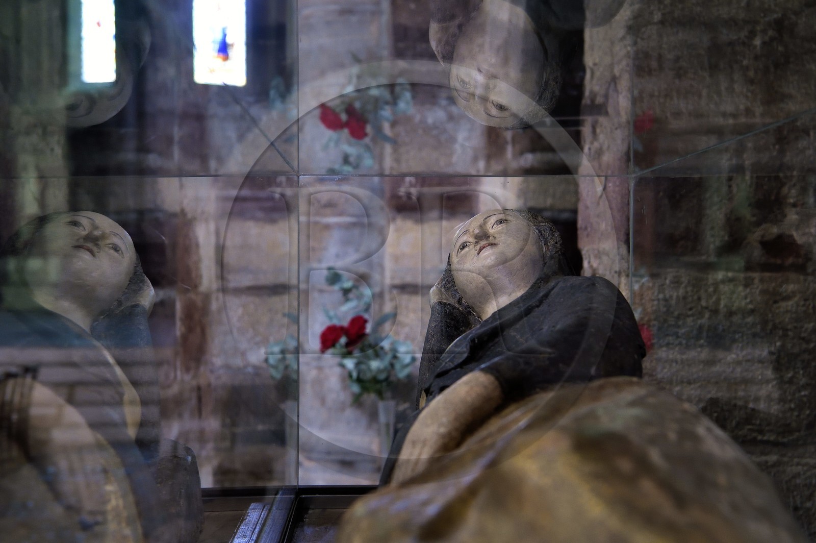 France, Haute-Loire (43), Brioude, la Basilique Saint-Julien de Brioude de style roman auvergnat, statue en bois polychrome de la Vierge parturiente (qui va accoucher) du XIVe siècle