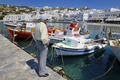 Grèce, Les Cyclades, mer Égée, île de Mykonos, Chora (Mykonos town), le vieux port de pêche