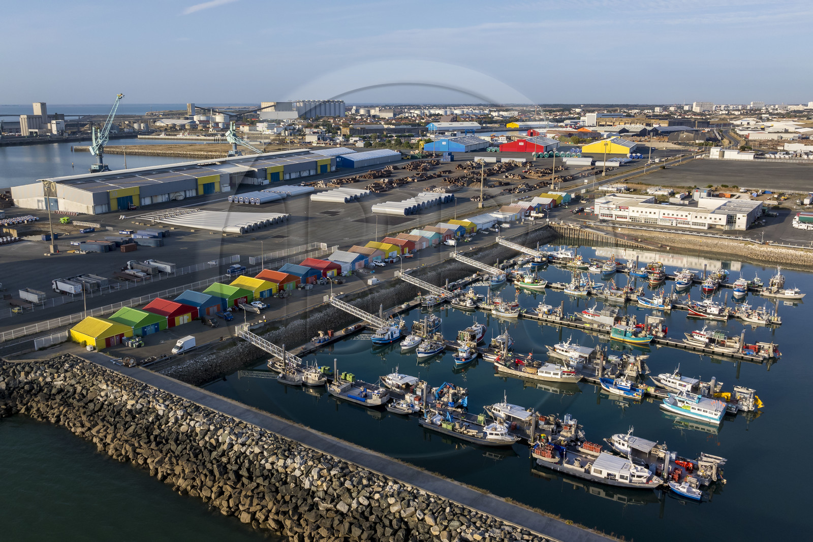 France, Charente-Maritime (17), La Rochelle, Port de pêche de Chef de Baie, le bassin des coureauleurs (vue aérienne)