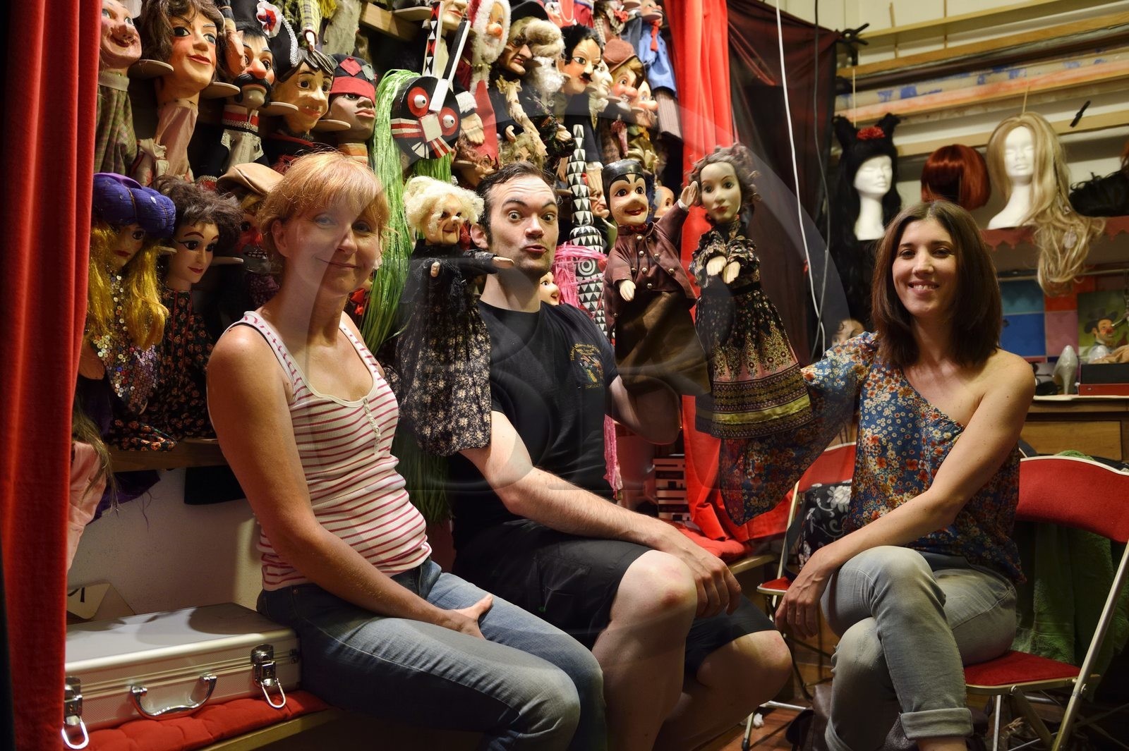 France, Rhône (69), Lyon, site historique classé Patrimoine Mondial de l'UNESCO, Vieux Lyon, quartier Saint-Georges, place de la Trinité, le Théatre la Maison de Guignol, les marionnetistes Catherine, Damien et Christelle