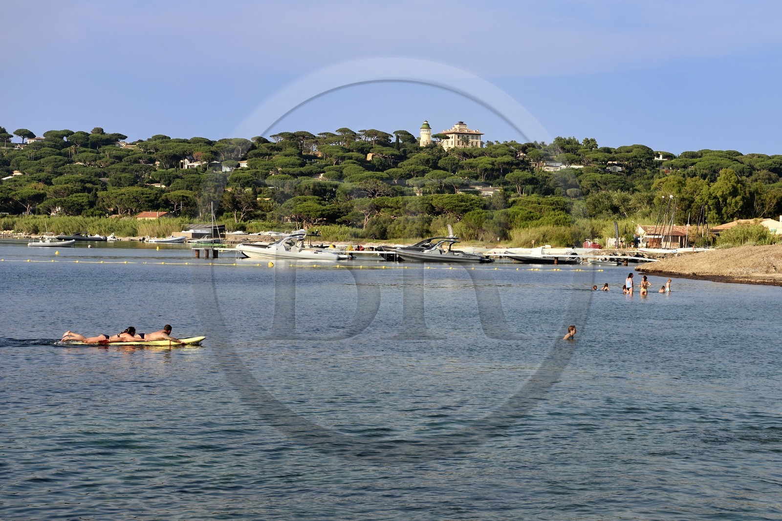 France, Var (83), Saint-Tropez, baie des Canebiers et le chateau Borelli