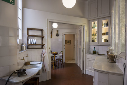 Espagne, Catalogne, Barcelone, quartier de l'Eixample, Passeig de Gracia, Pedrera ou Casa Mila (1905-1910) de l'architecte du modernisme catalan Antoni Gaudi, site classé au Patrimoine Mondial de l'UNESCO, cuisine