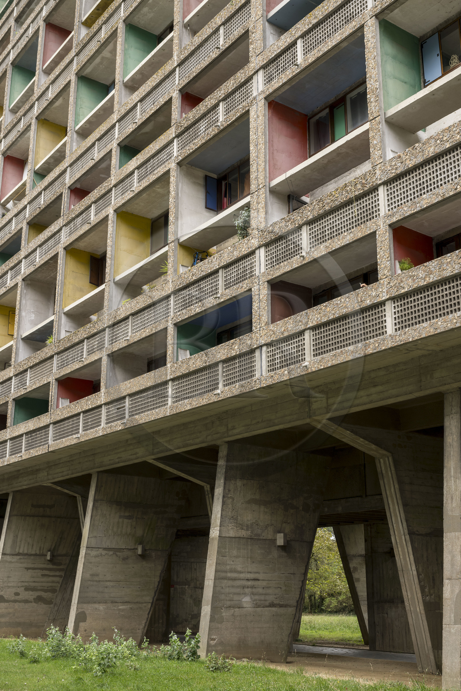 France, Loire-Atlantique (44), banlieue de Nantes, Rezé, la Maison Radieuse par l'architecte Le Corbusier, l'Unité d’Habitation de Nantes-Rezé est un immeuble de 294 appartements monté sur pilotis en béton