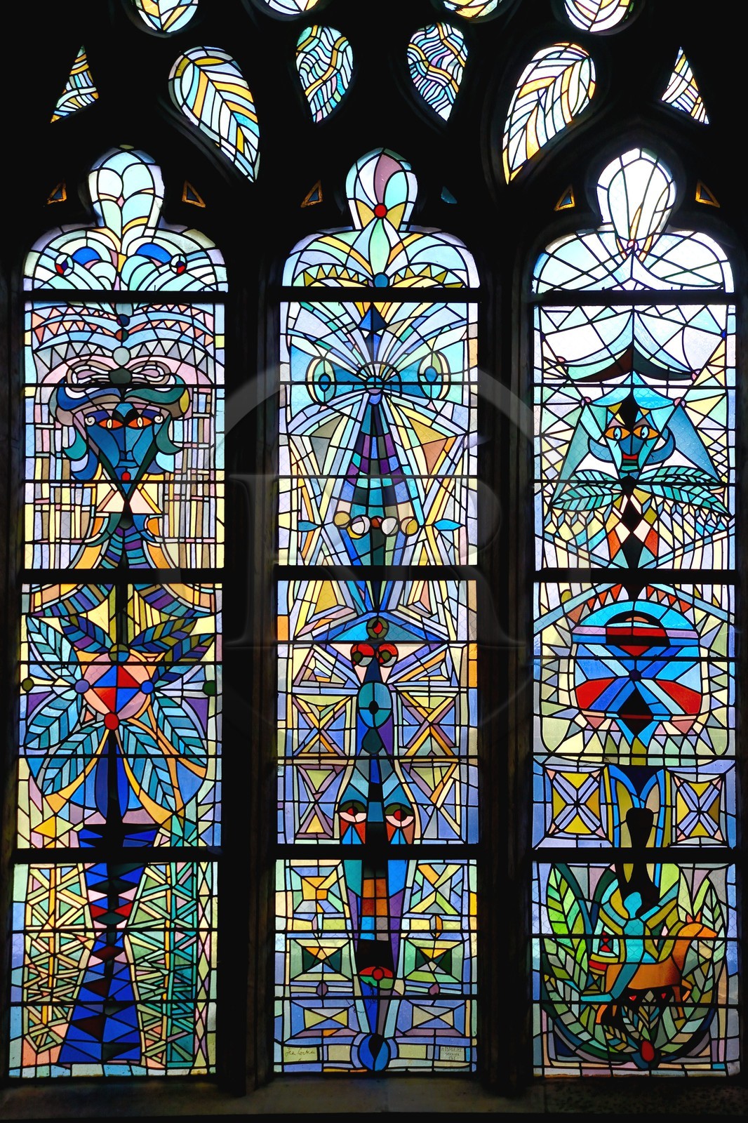 France, Moselle (57), Metz, l'église Saint-Maximin abrite les seuls vitraux connus dessinés par Jean Cocteau