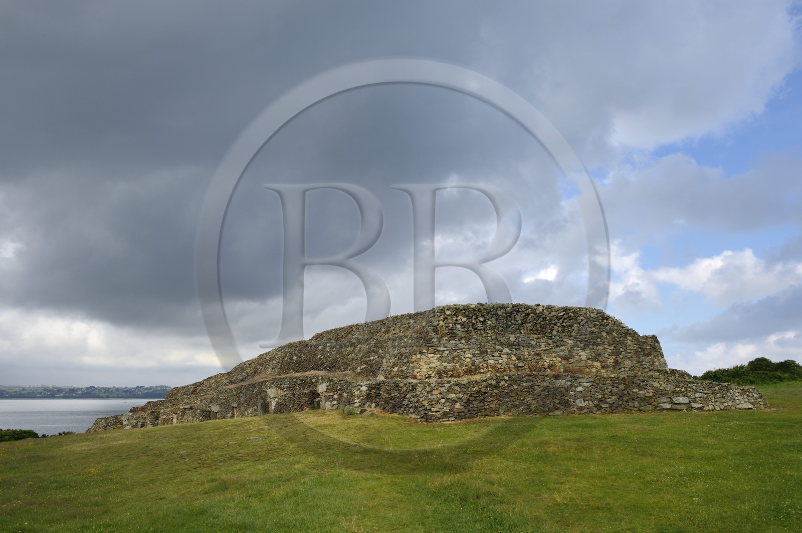 France, Finistere, Kermehelen peninsula (Morlaix Bay), Barnenez cairn, 6000 years old made of two cairns