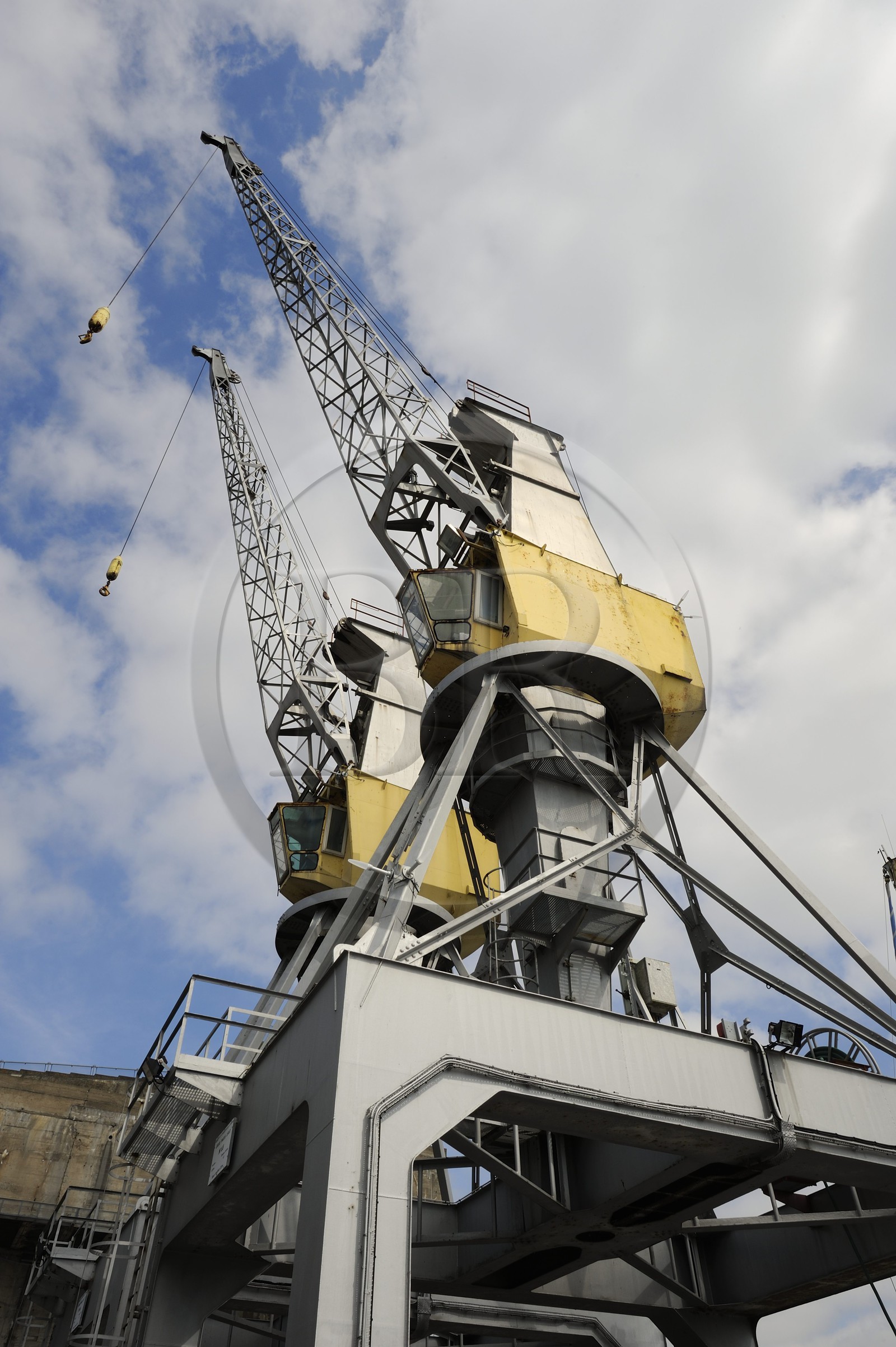 France, Loire-Atlantique (44), port de Saint-Nazaire, grues du grand bassin