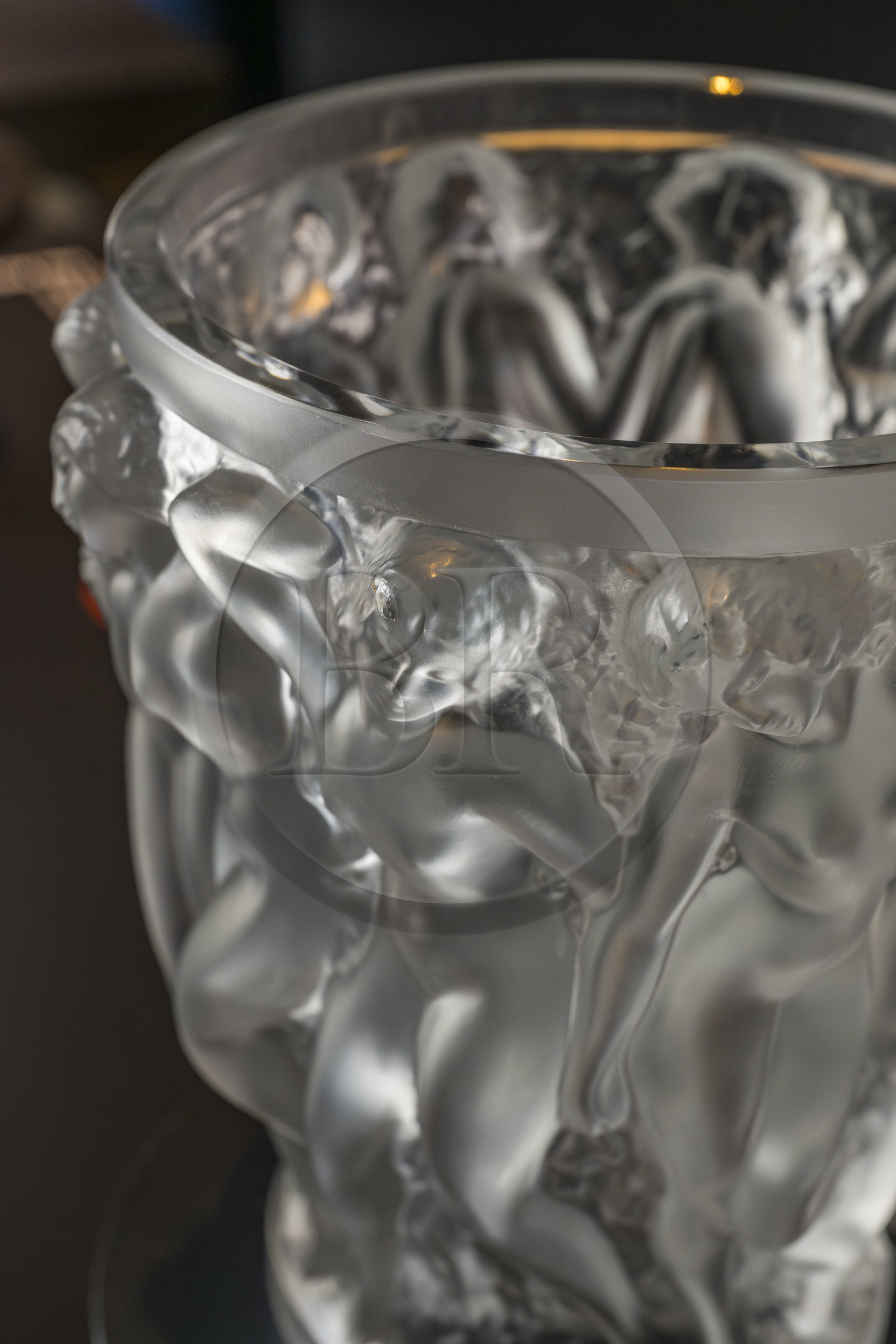 France, Bas-Rhin (67), Wingen-sur-Moder, le musée Lalique, Vase Bacchantes en cristal représentant des danseuses, créé en 1927