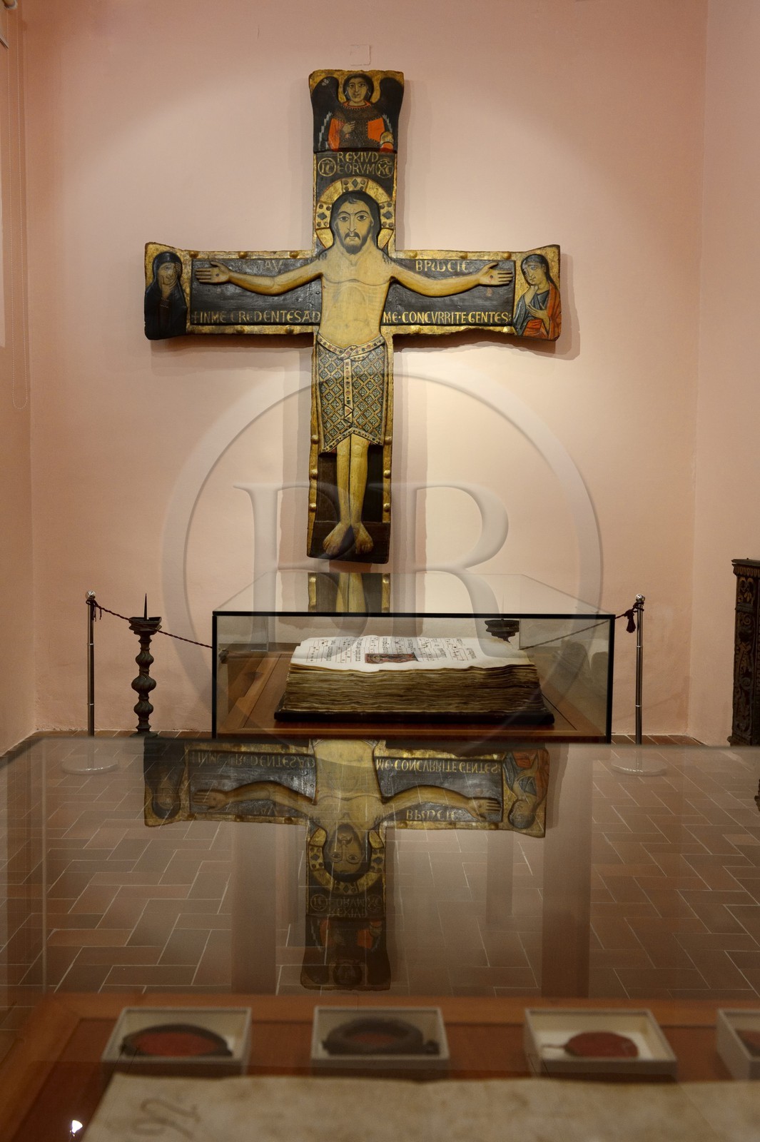 Croatia, Dalmatia, Dalmatian Coast, Zadar, Convent of St. Francis museum, crucifixion (12 - 13 century), risen Christ