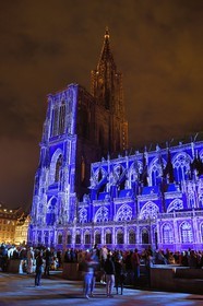 France, Bas-Rhin (67), Strasbourg, vieille ville classée au Patrimoine Mondial de l'UNESCO, la cathédrale Notre-Dame, le spectacle son et lumière de l'été