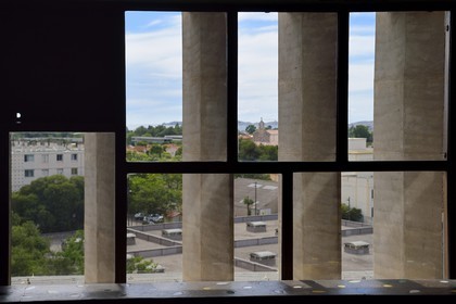 France, Bouches-du-Rhône (13), Marseille, oeuvre architecturale de Le Corbusier, classée Patrimoine Mondial de l'UNESCO, la Cité Radieuse par l'architecte Le Corbusier, le déambulatoire entre le 3e et le 4e étage