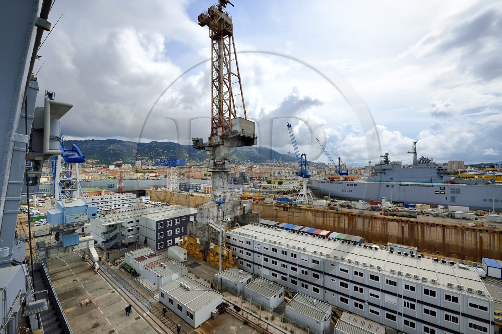 France, Var (83), Toulon, la base navale (Arsenal), le Mistral (L9013) qui est un batiment de projection et de commandement (BPC) de la Marine nationale