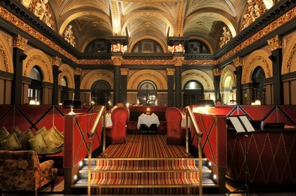 Royaume-Uni, Irlande du Nord, Belfast, la salle de restaurant du Merchant Hotel dans le Grand Hall d'une ancienne banque