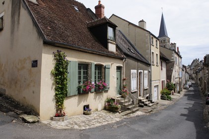 France, Nièvre (58), La Charité-sur-Loire, la rue des Chapelains