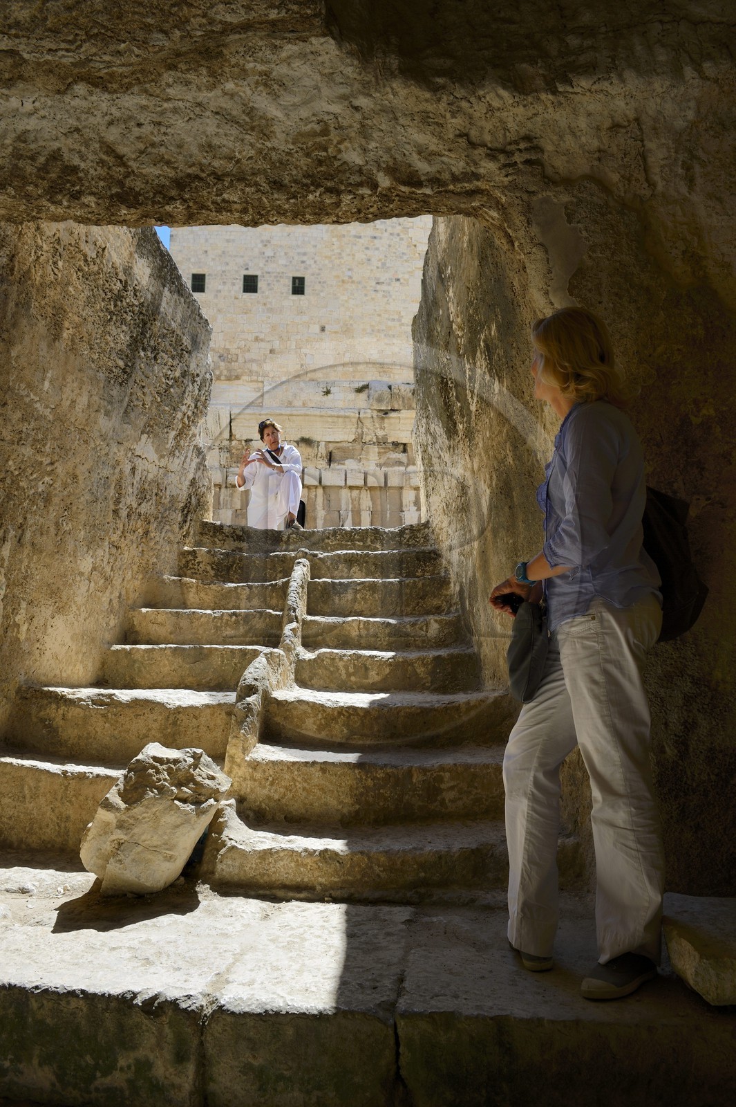 Israel, Jérusalem, ville sainte, vieille-ville classée Patrimoine Mondial de l'UNESCO, Le Mont du Temple au Centre Davidson, escalier du Mikvé (ou mikveh), bain rituel au pied du mur de soutènement ouest de l'esplanade du Temple construite par Hérode Ier le Grand