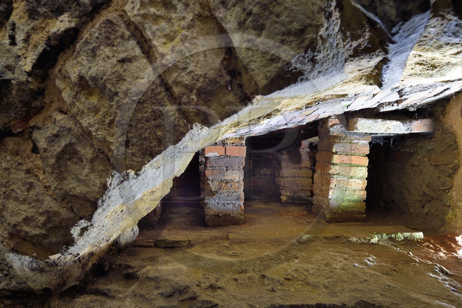 France, Puy de Dome, Clermont Ferrand, rue Pascal, Hotel Martial de Grandseigne tuff cellars on three levels, Caves de GrandSeigne level, hypocaust, Gallo-Roman heating system which was located under a villa