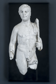 France, Vaucluse (84), Orange, le musée municipal d'art et d'histoire, petite statuette représentation d'Hercule en ivoire