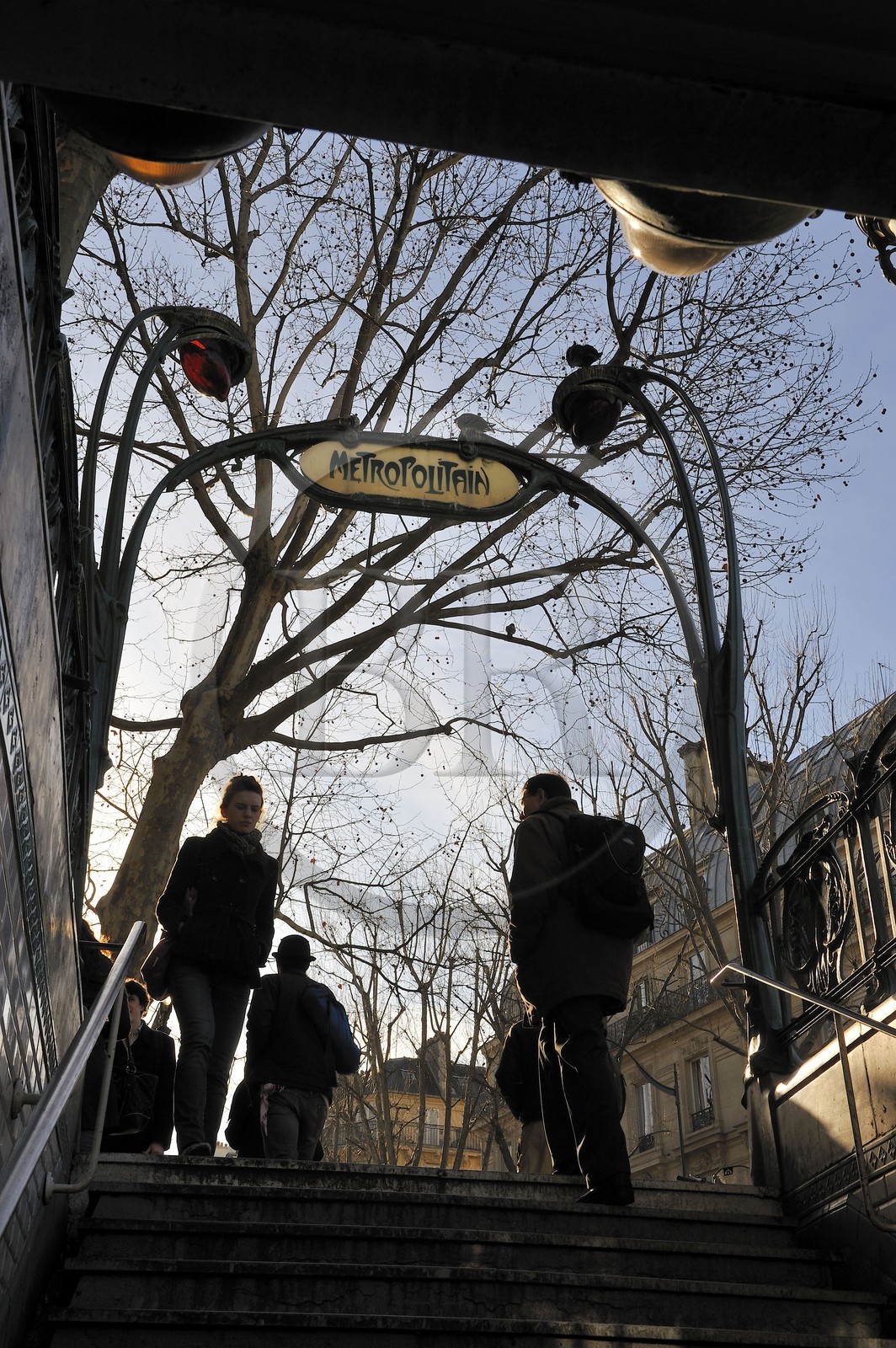 France, Paris (75), place Saint-Michel, station de métro de style Art Nouveau d'Hector Guimard