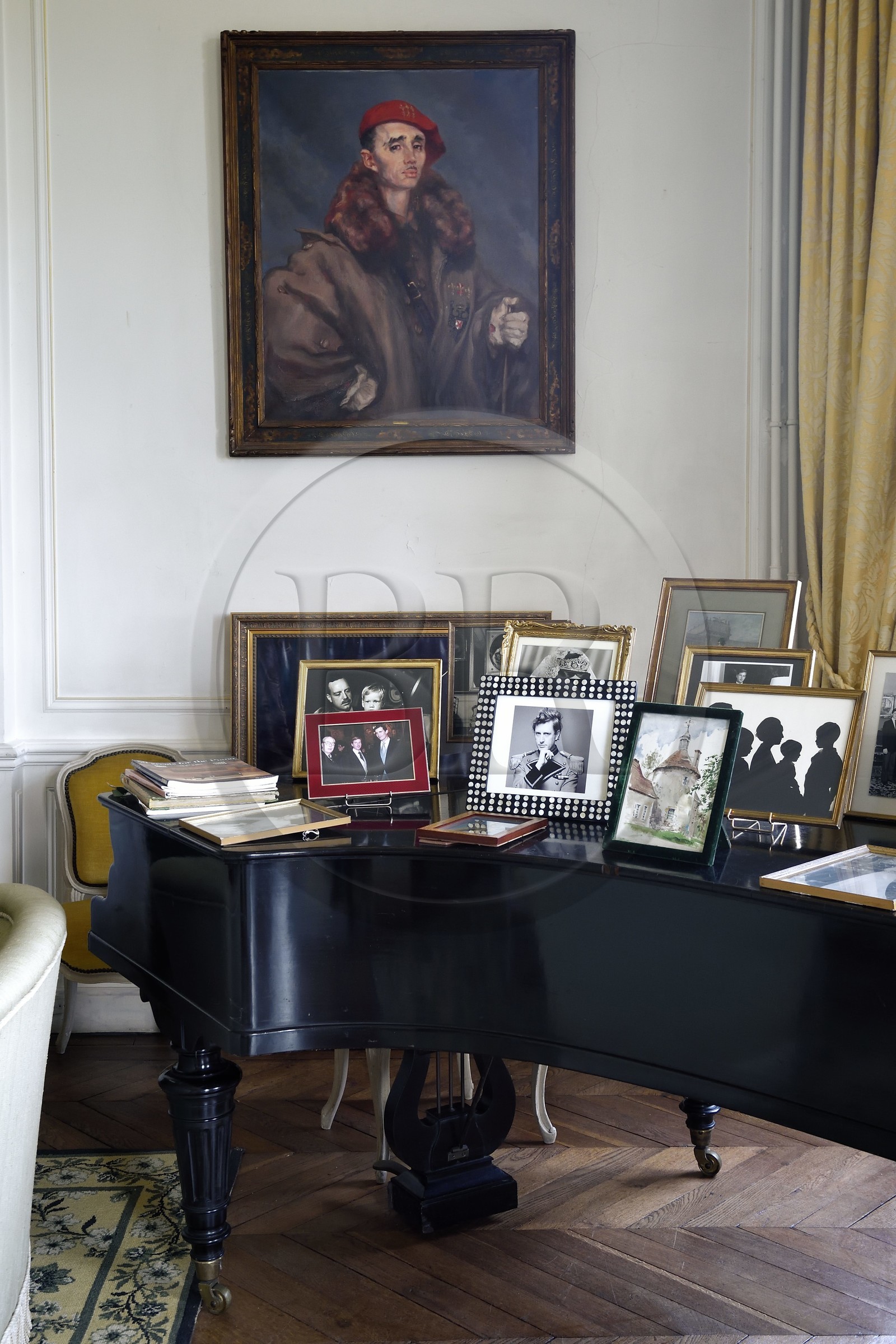 France, Allier (03), ancienne province du Bourbonnais, Besson, chateau du Nouveau- Bostz appartenant aux descendants des Bourbon-Parme, portrait de Xavier de Bourbon-Parme grand père du Prince Charles Henri de Lobkowicz