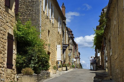 France, Dordogne (24), Périgord Noir, vallée de la Dordogne, vallée de la Dordogne, Domme, labellisé Les Plus Beaux Villages de France, rue de la Porte Delbos