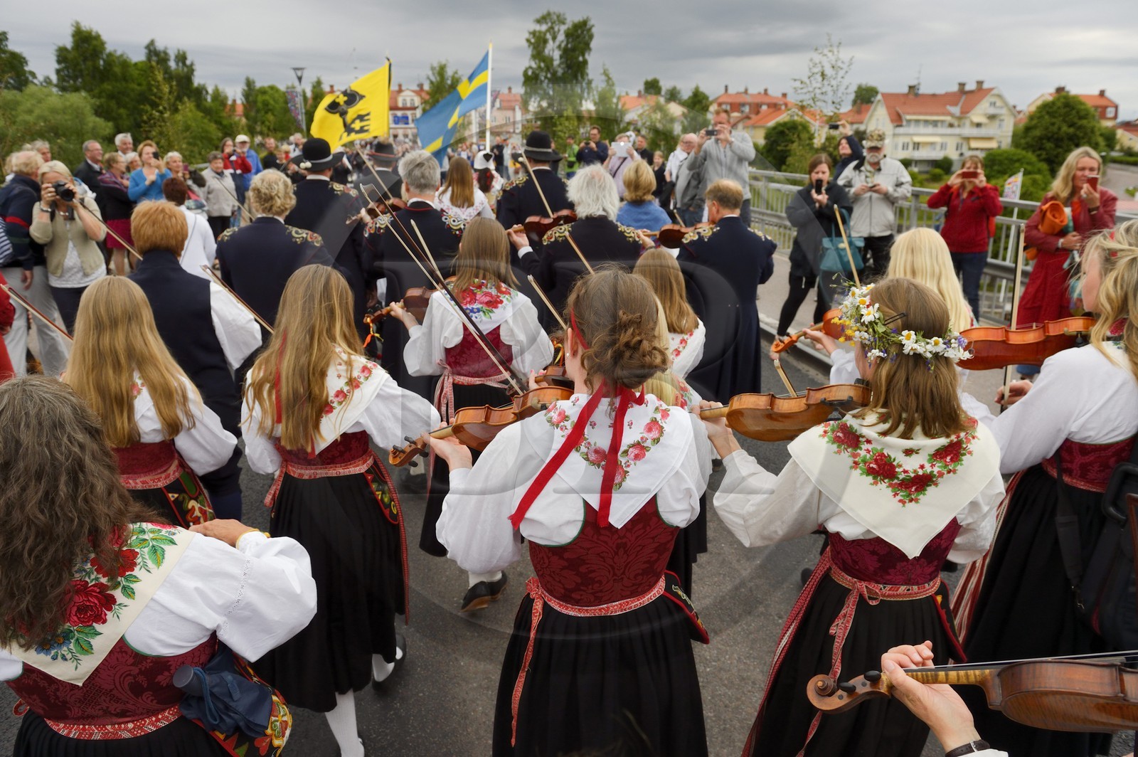 Suède, comté de Dalécarlie, Leksand, les très populaires célébrations du solstice d'été pour la Saint-Jean