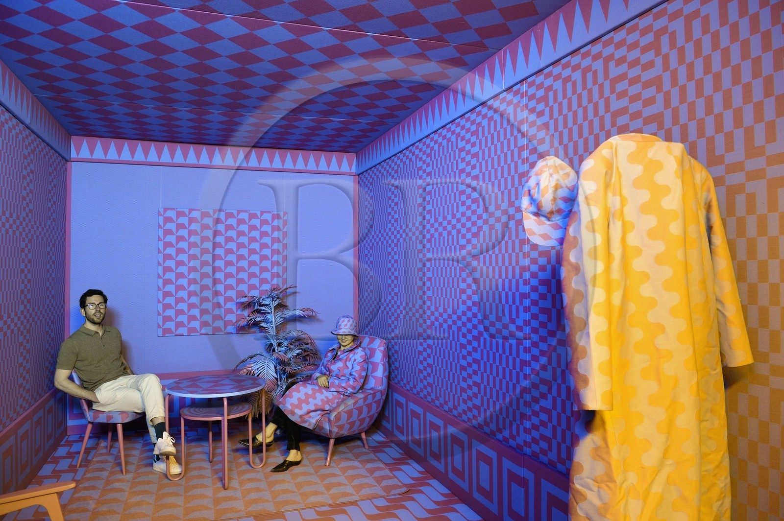 France, Charente (16), Cognac, Fondation d’Entreprise Martell, institution culturelle pluridisciplinaire (art, design et craft, architecture, musique, danse…), exposition Sagmeister & Walsh: Beauty, Etes-vous chromophobe ? Ou est-ce que vous adorez la couleur ? par Stepfan Sagmeister