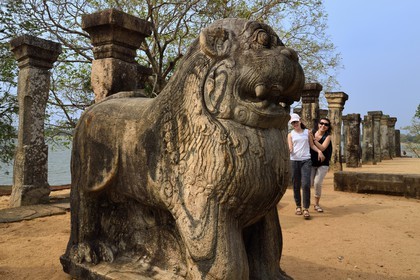 Sri Lanka, province du Centre-Nord, Polonnaruwa, l'ancienne capital du pays (XIe au XIIIe siècle) est classée au Patrimoine Mondial de l'UNESCO, palais de Nissanka Malla, chambre du conseil royal
