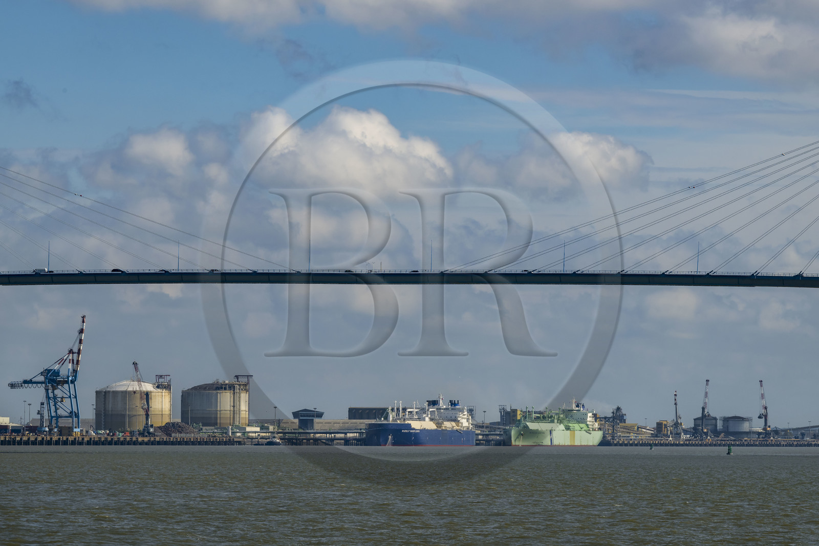 France, Loire-Atlantique (44), Estuaire de la Loire, Saint-Nazaire, le pont de Saint-Nazaire et le Grand port maritime de Nantes-Saint-Nazaire en arrière plan